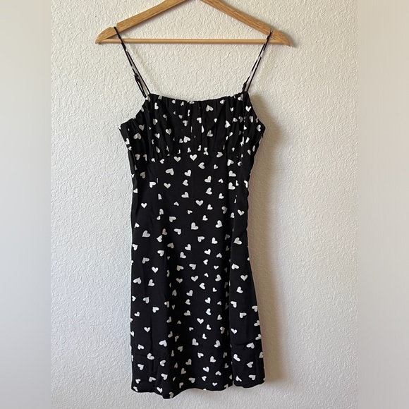 Urban Revivo NWT Heart mini dress Black and white size 4 - Picture 1 of 11